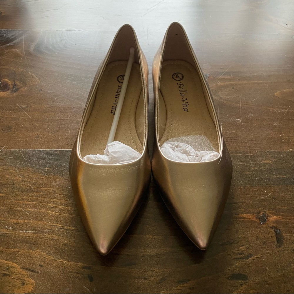 Bella Vita Champagne Flats NWT